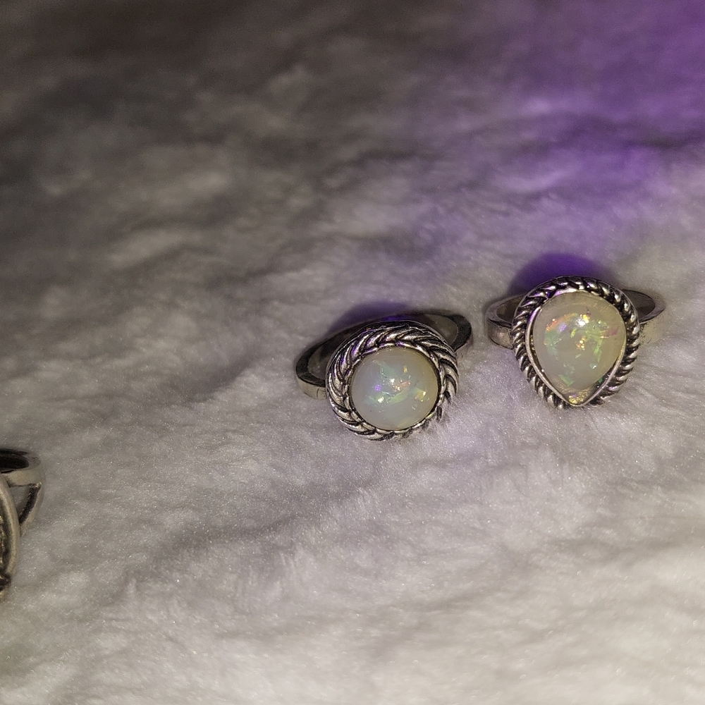 Elegant Silver Opal Ring Set - Picture 12 of 12
